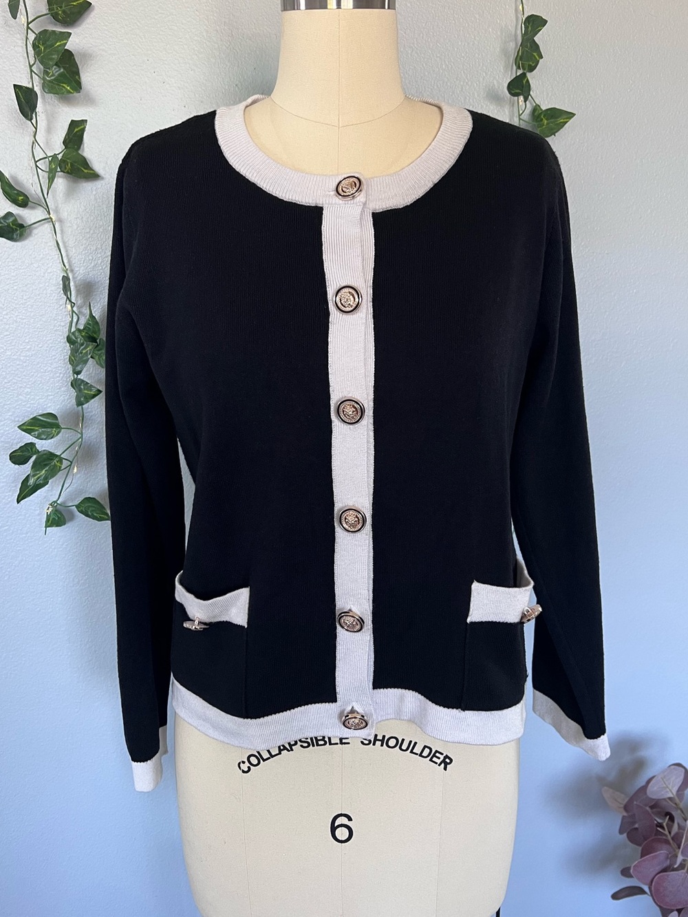 Madison + Hudson Black Contrast Trim Knit Cardigan Sweater Size Large